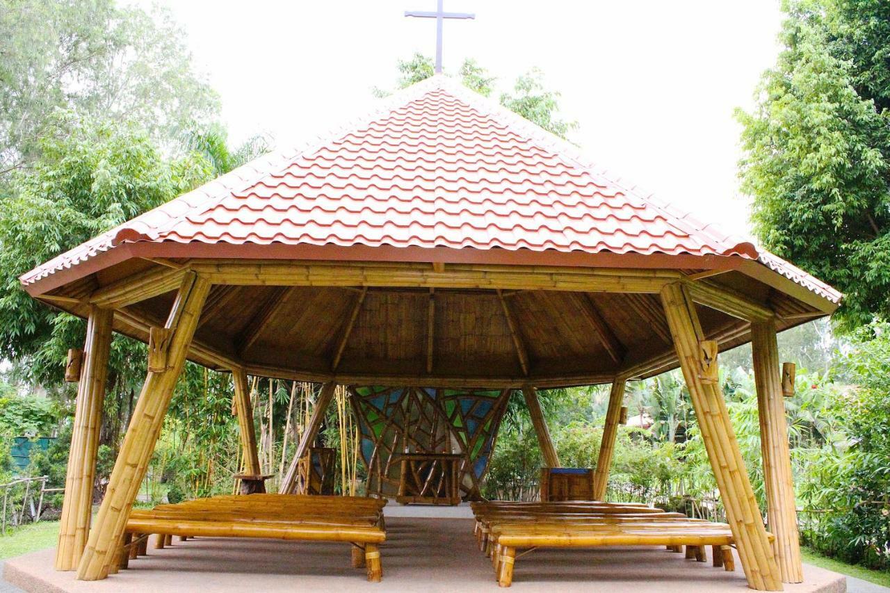 Nature'S Village Resort Bacolod Exterior photo